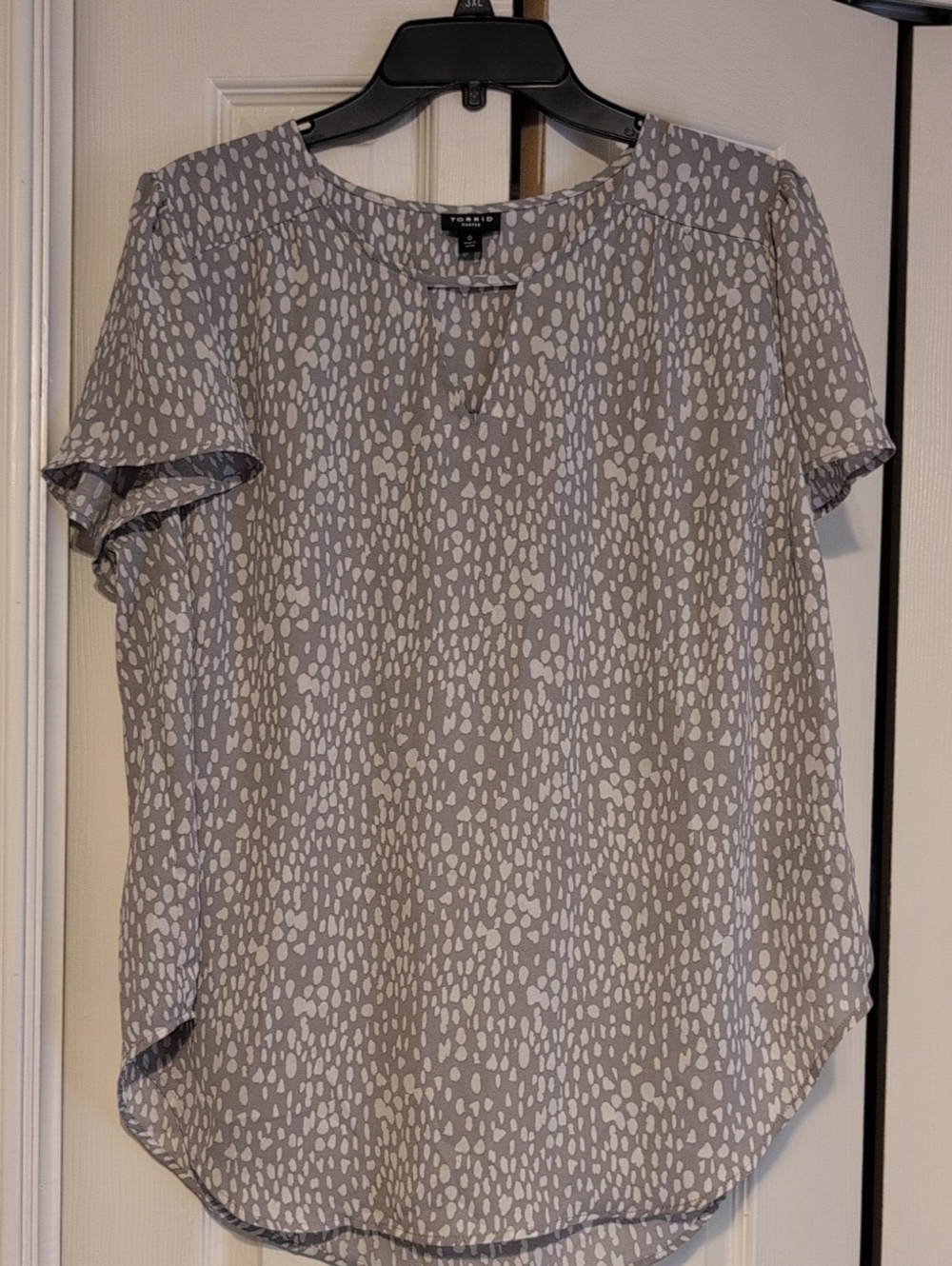 Torrid Gray and White Short-Sleeve Printed Blouse